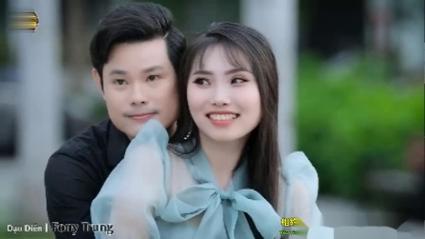 Bí thư Thành uỷ TPHCM Nguyễn Văn Nên thăm hỏi, động viên tân binh lên đường nhập ngũ. Ảnh: VIỆT DŨNG