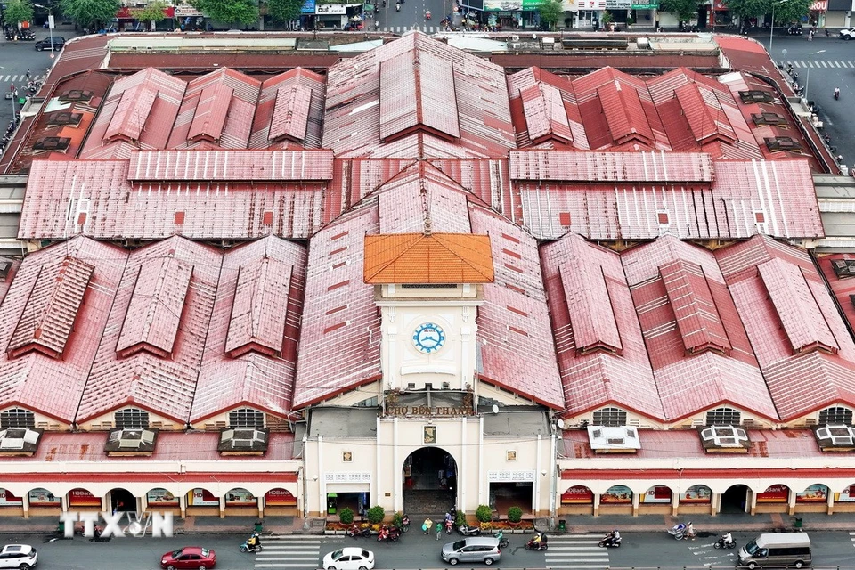 Chợ Bến Thành là một trong những công trình kiến trúc Sài Gòn còn sót lại từ thời Pháp thuộc, đã trở thành biểu tượng văn hóa Link Trang Chủ ABC8.COM Chính Thức 2025 của Thành phố Hồ Chí Minh. (Ảnh: Hồng Đạt/TTXVN)