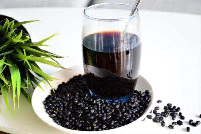 Đại diện các đơn vị dâng dâng lên tượng đài Chủ tịch Hồ Chí Minh các lẵng hoa