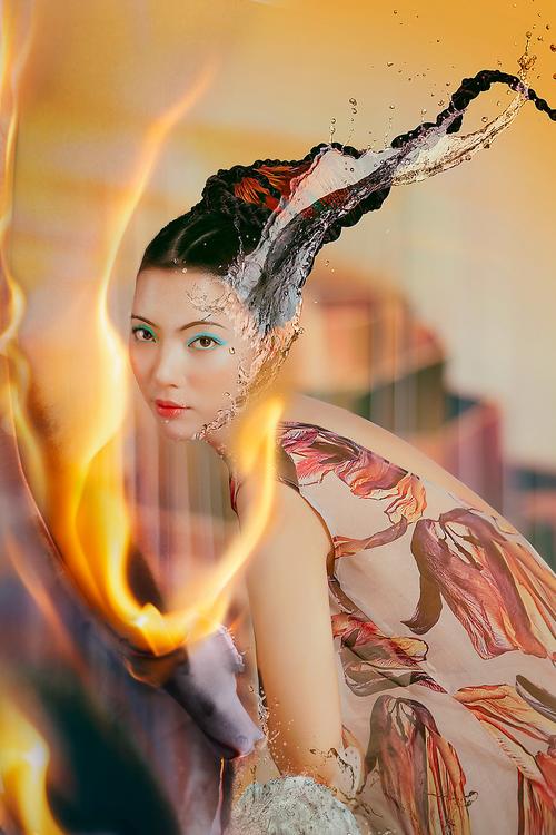 Trẻ em hoàn cảnh đặc biệt tham gia trò chơi bắn cung tại ngày hội 