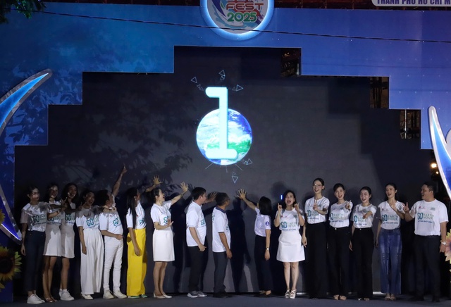 TP HCM: Tắt đèn hưởng ứng Giờ Trái đất 2025