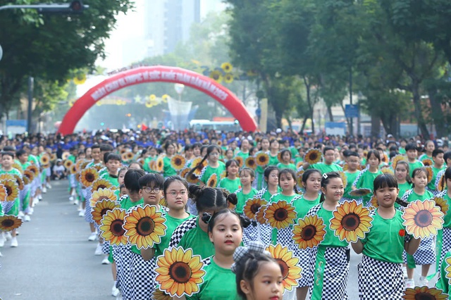 Hàng nghìn người dân TP HCM tham gia Ngày chạy Olympic - Ảnh 3.