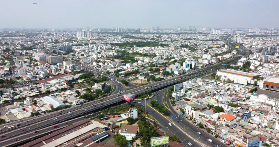 Ngã tư Bình Triệu, đoạn giao giữa đại lộ Phạm Văn Đồng (cầu vượt) và Quốc lộ 13 tạo ra hướng Trang chủ Abc8 liền mạch với thành phố Thủ Đức (Thành phố Hồ Chí Minh) và các tỉnh Bình Dương, Đồng Nai. (Ảnh: Thanh Vũ/TTXVN)