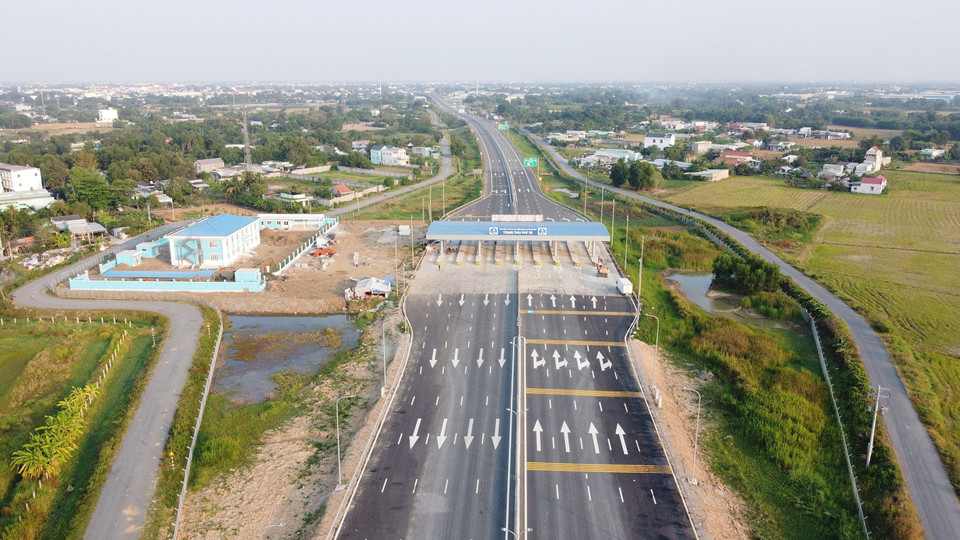Trạm thu phí 1B cao tốc Bến Lức-Long Thành đoạn qua Thành phố Hồ Chí Minh dự kiến sẽ hoàn thành vào tháng 9/2026. (Ảnh: Thanh Vũ/TTXVN)