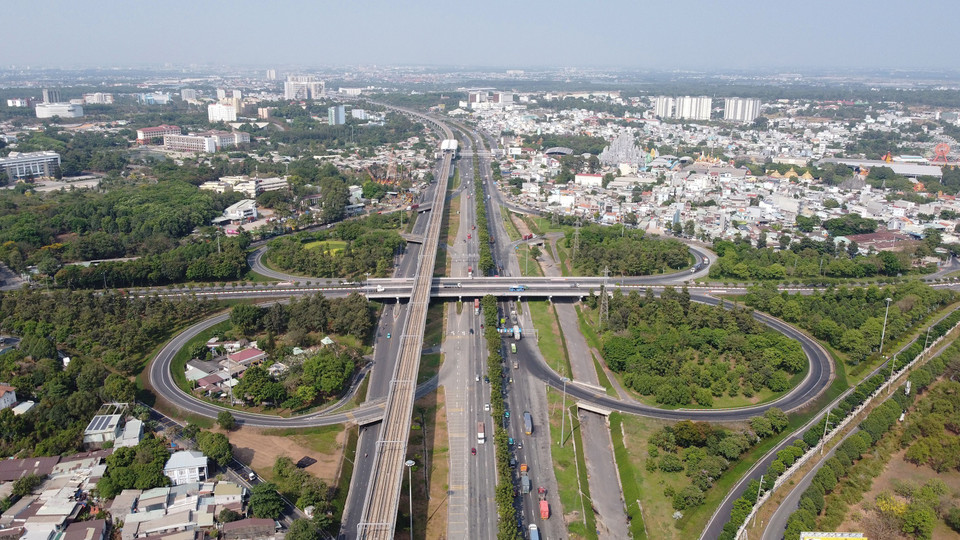 Nút giao Trạm 2 trên Xa lộ Hà Nội và Quốc lộ 1 được thiết kế đa tầng hiện đại nằm ở cửa ngõ phía Đông Thành phố Hồ Chí Minh, kết nối với tỉnh Bình Dương, Đồng Nai và các khu vực miền Đông Nam Bộ, Tây Nguyên. (Ảnh: Thanh Vũ/TTXVN)