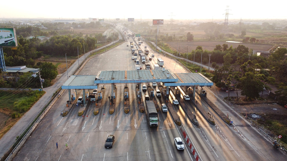 Tuyến đường cao tốc Thành phố Hồ Chí Minh-Trung Lương (tỉnh Tiền Giang) dài 41 km với bốn làn xe và hai làn khẩn cấp hoàn thành đưa vào sử dụng từ năm 2010. (Ảnh: Trung Tuyến/TTXVN)