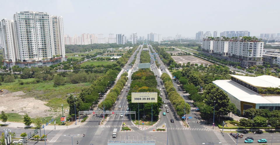 Đại lộ Mai Chí Thọ, thành phố Thủ Đức (Thành phố Hồ Chí Minh) dài hơn 6,3km, có quy mô 12 làn xe, kết nối Hầm Thủ Thiêm-Đại lộ Võ Nguyên Giáp. (Ảnh: Thanh Vũ/TTXVN)