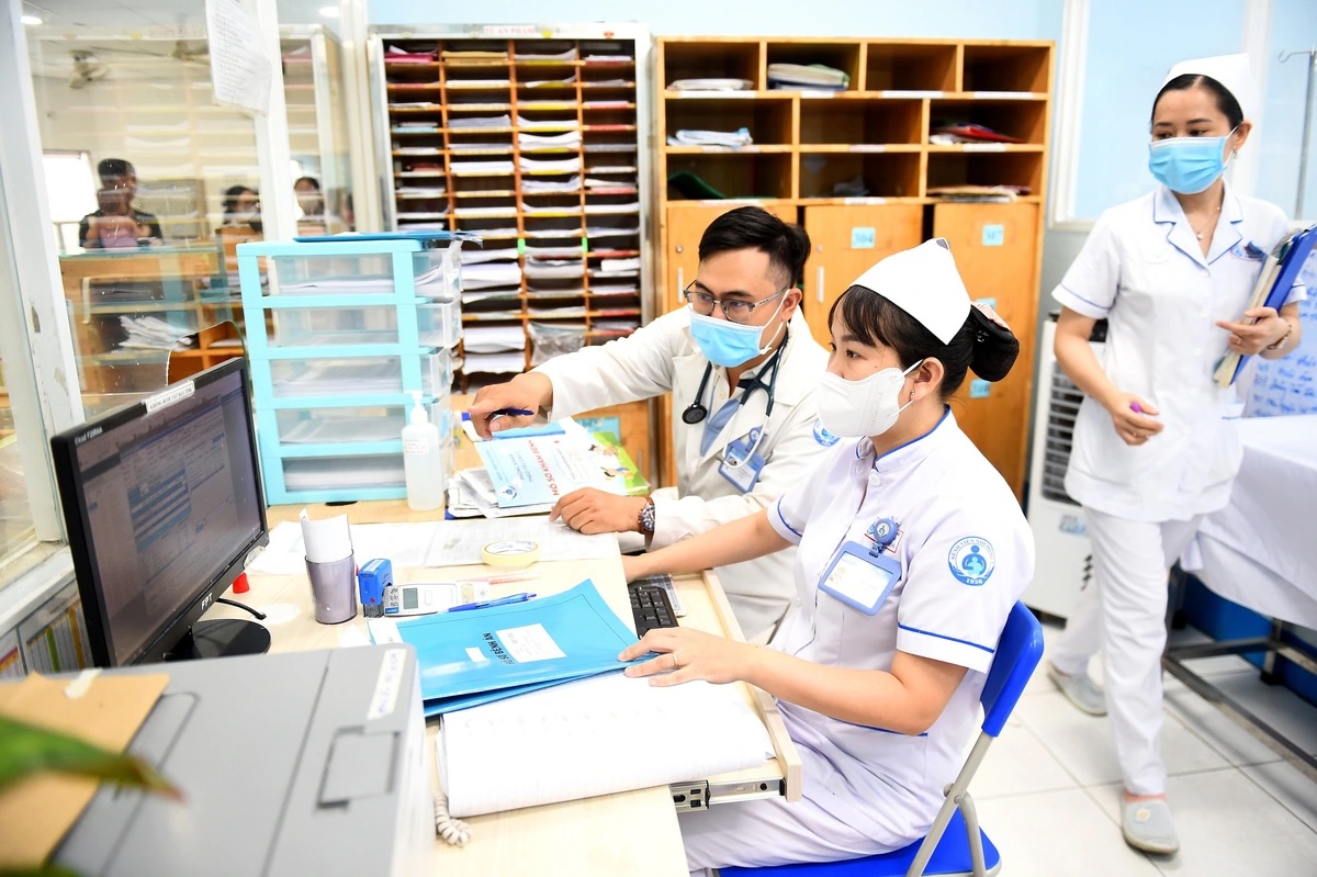 TP.HCM gấp rút hoàn thành bệnh án điện tử thay bệnh án giấy trong năm 2025 - Ảnh 1.