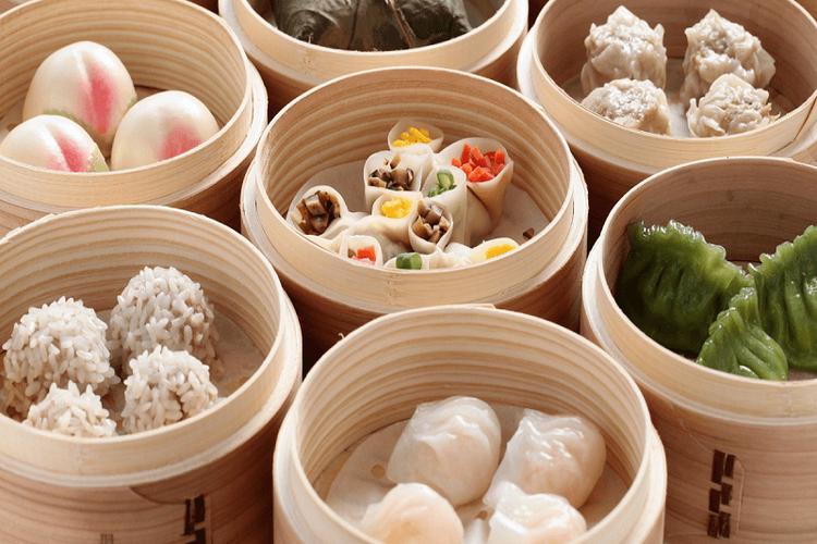 TP.HCM rợp cờ đỏ sao vàng: ‘Nhìn là thấy đầy tự hào’ - Ảnh 8.