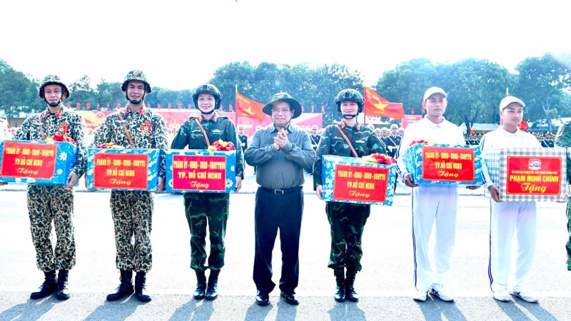 Đăng Ký, Đăng Nhập ABC8 Bao Chặn Phạm Minh Chính thăm, động viên các lực lượng Quân đội, dân quân tự vệ tham gia diễu binh, diễu hành dịp 30/4