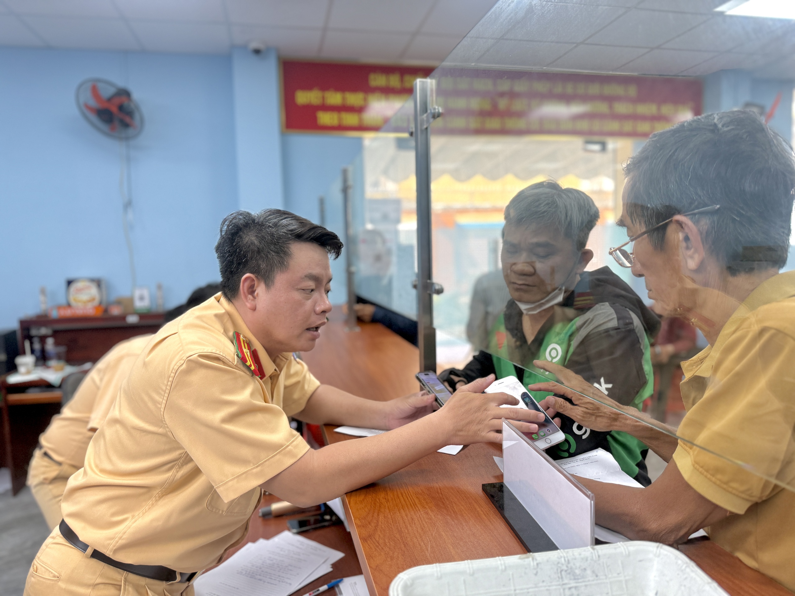 Mất hồ sơ gốc có xin cấp lại bằng lái xe được không? - Ảnh 2.