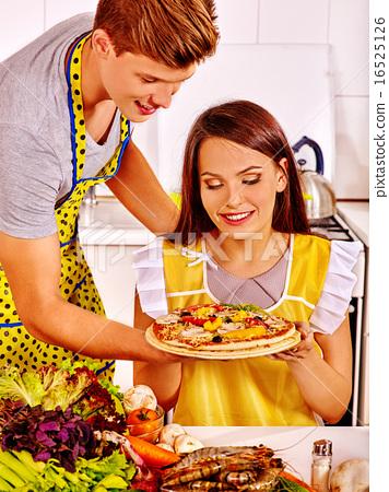 Metro số 1 sẽ chạy từ 4 giờ 30 đưa người dân đi xem duyệt binh 30.4- Ảnh 1.