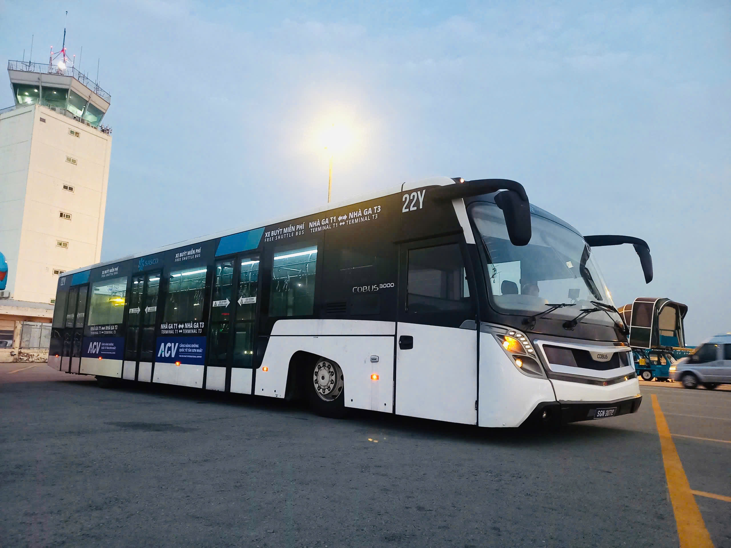 Tân Sơn Nhất có xe trung chuyển miễn phí cho khách nối chuyến từ nhà ga T3- Ảnh 1.