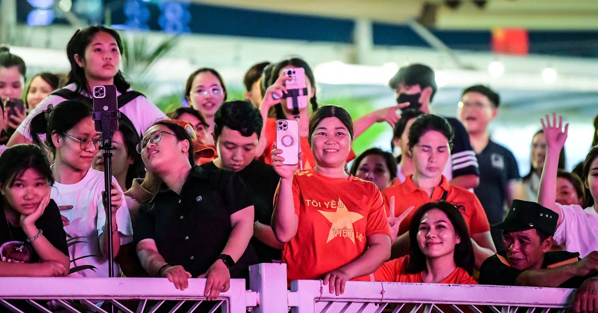 Du lịch TP.HCM dịp lễ 30-4: Khách sạn kín phòng, tour Abc8com chuyên nghiệp 24/7 hút khách