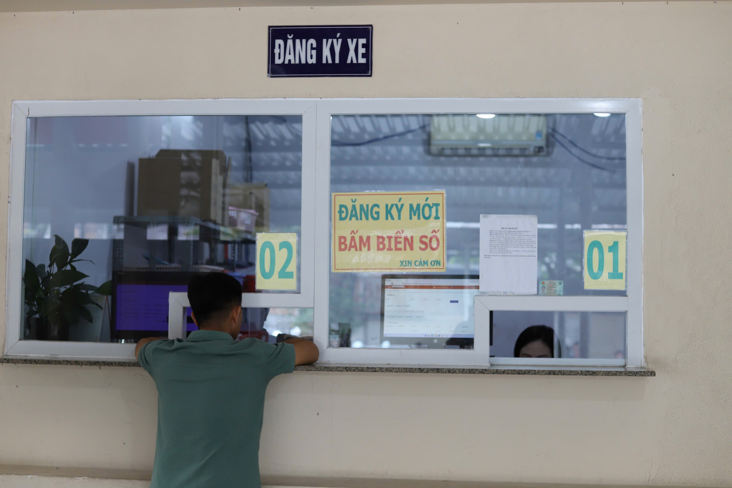 Bộ Công an thí điểm giao dịch chuyển quyền sở hữu xe qua VneID tại TPHCM