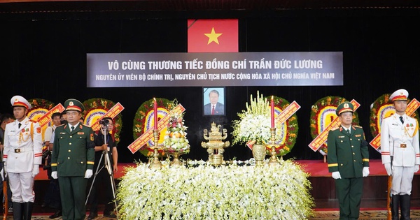 Hình ảnh lễ viếng nguyên Chủ tịch nước Trần Đức Lương tại TP HCM