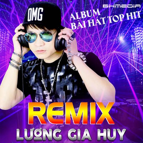 Bác sĩ tại Bệnh viện Hùng Vương thăm khám sức khỏe cho sản phụ - Ảnh: Nhã Chân