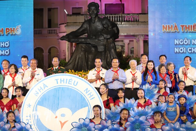 Chủ tịch TPHCM: ‘Đầu tư cho thiếu nhi là Abc88bet thể thao, casino trực tuyến, game slot, bắn cá cho tương lai' ảnh 9