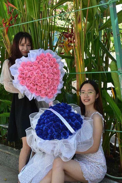 Phó Bí thư Thành ủy TPHCM Đặng Minh Thông trao giải đến Báo Sài Gòn Giải Phóng .jpg