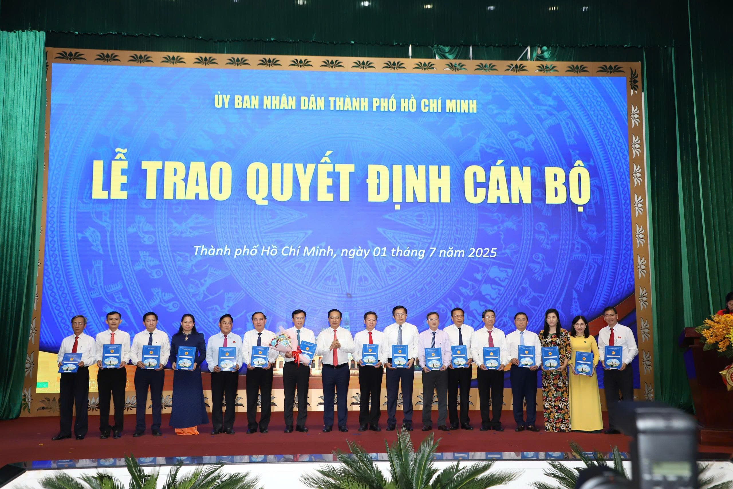 Danh sách 14 giám đốc và 137 phó giám đốc của 15 sở, ngành TP HCM sau hợp nhất- Ảnh 6. Danh sách 14 giám đốc và 137 phó giám đốc của 15 sở, ngành TP HCM sau hợp nhất- Ảnh 6.