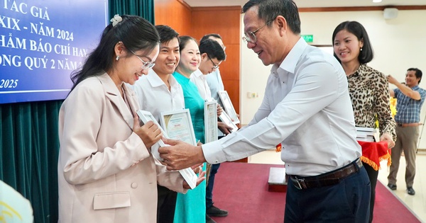 Khen thưởng 70 tác phẩm báo chí xuất sắc viết về TP HCM trong quý II/2025