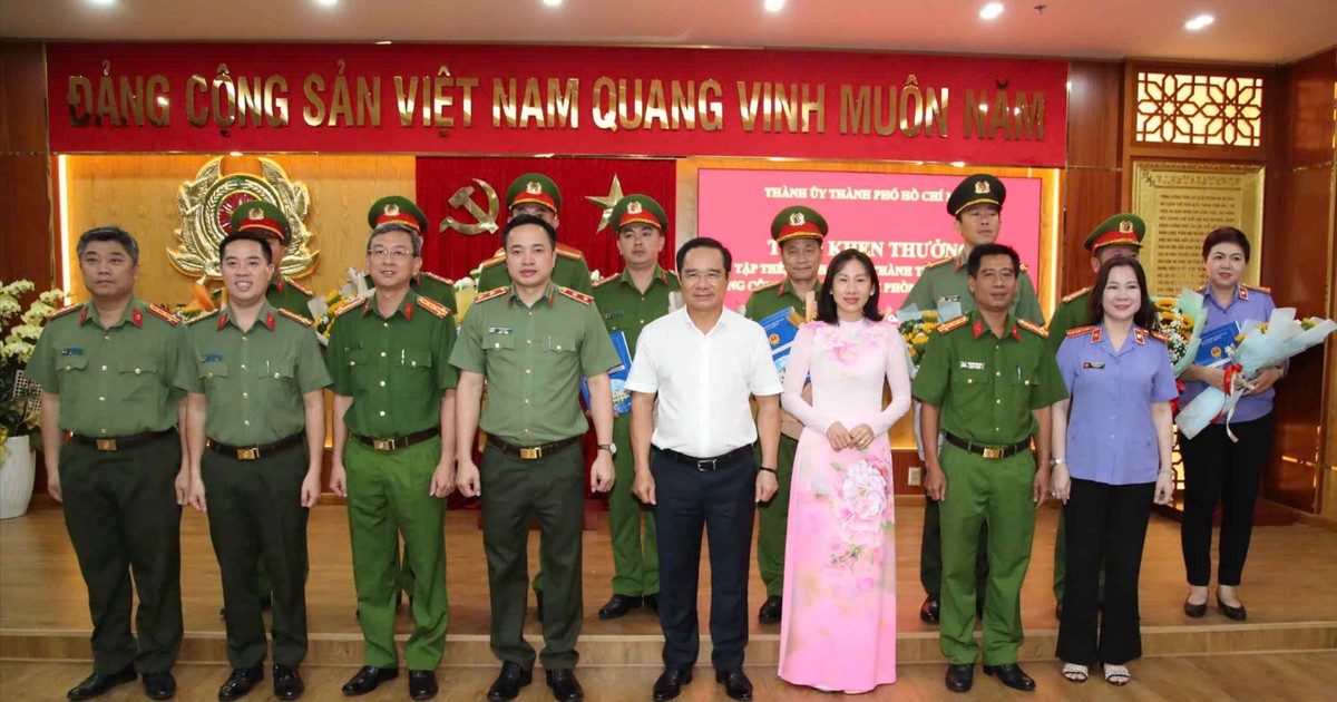 Chủ tịch UBND TPHCM khen thưởng các tập thể, cá nhân xuất sắc trong đấu tranh phòng, chống Abc88win bắn cá, nổ hũ, tài xỉu