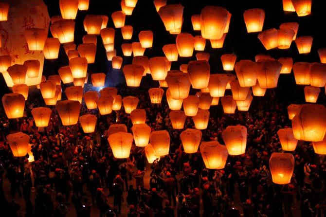 Người dân tại TPHCM diễn tập phương án chữa cháy. Ảnh: CT 