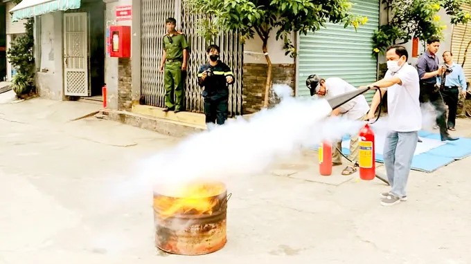 TPHCM tăng cường kiểm tra kho bãi, xưởng phế liệu trong khu dân cư