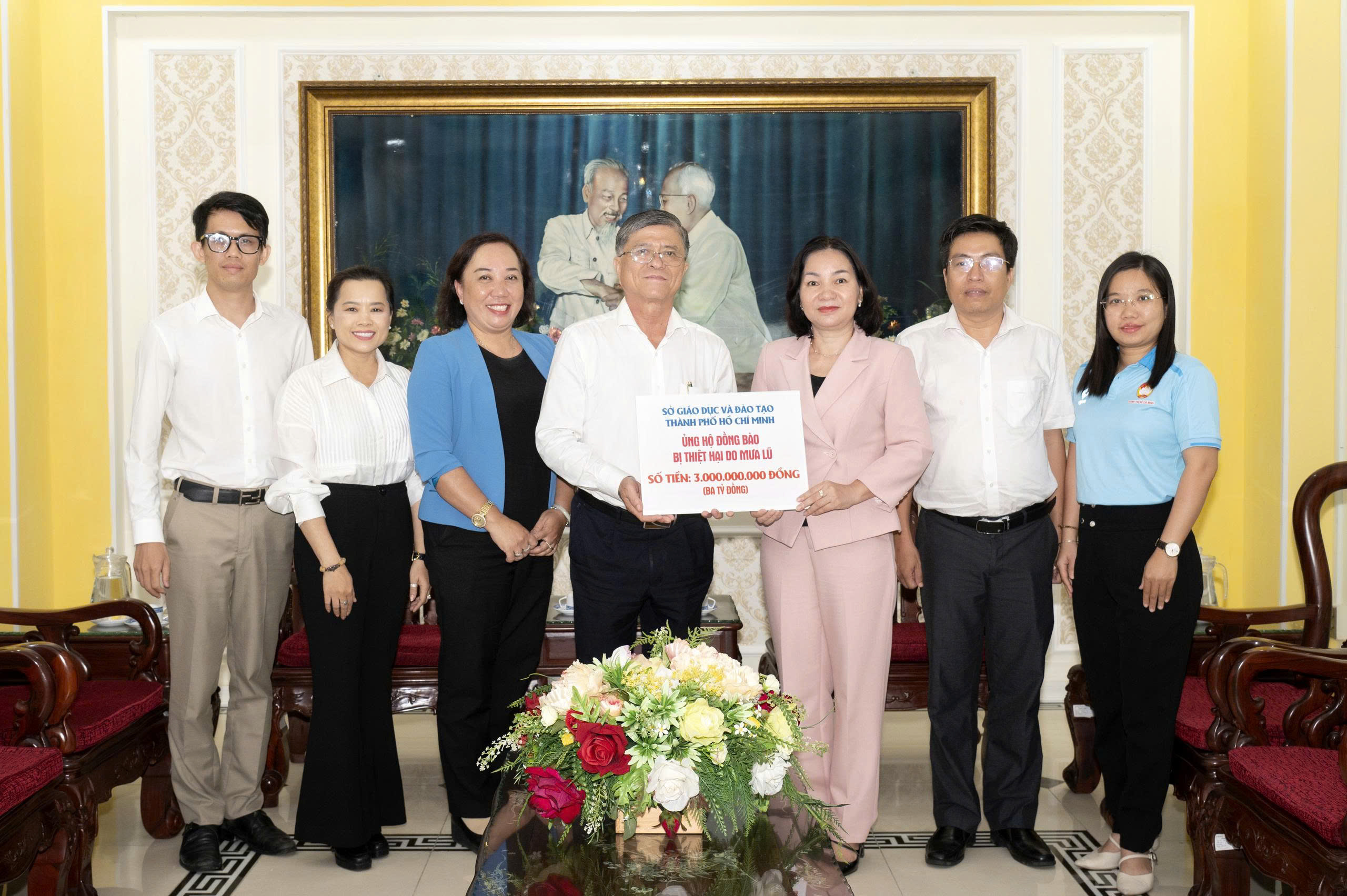 TP.HCM: Ngành Abc88 nhận 88k ủng hộ hơn 17 tỉ đồng giúp đồng bào vùng bão lũ - Ảnh 1.