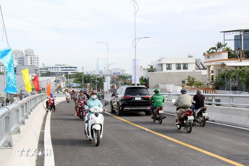 Phương tiện lưu thông tại Thành phố Hồ Chí Minh. (Ảnh: Tiến Lực/TTXVN)
