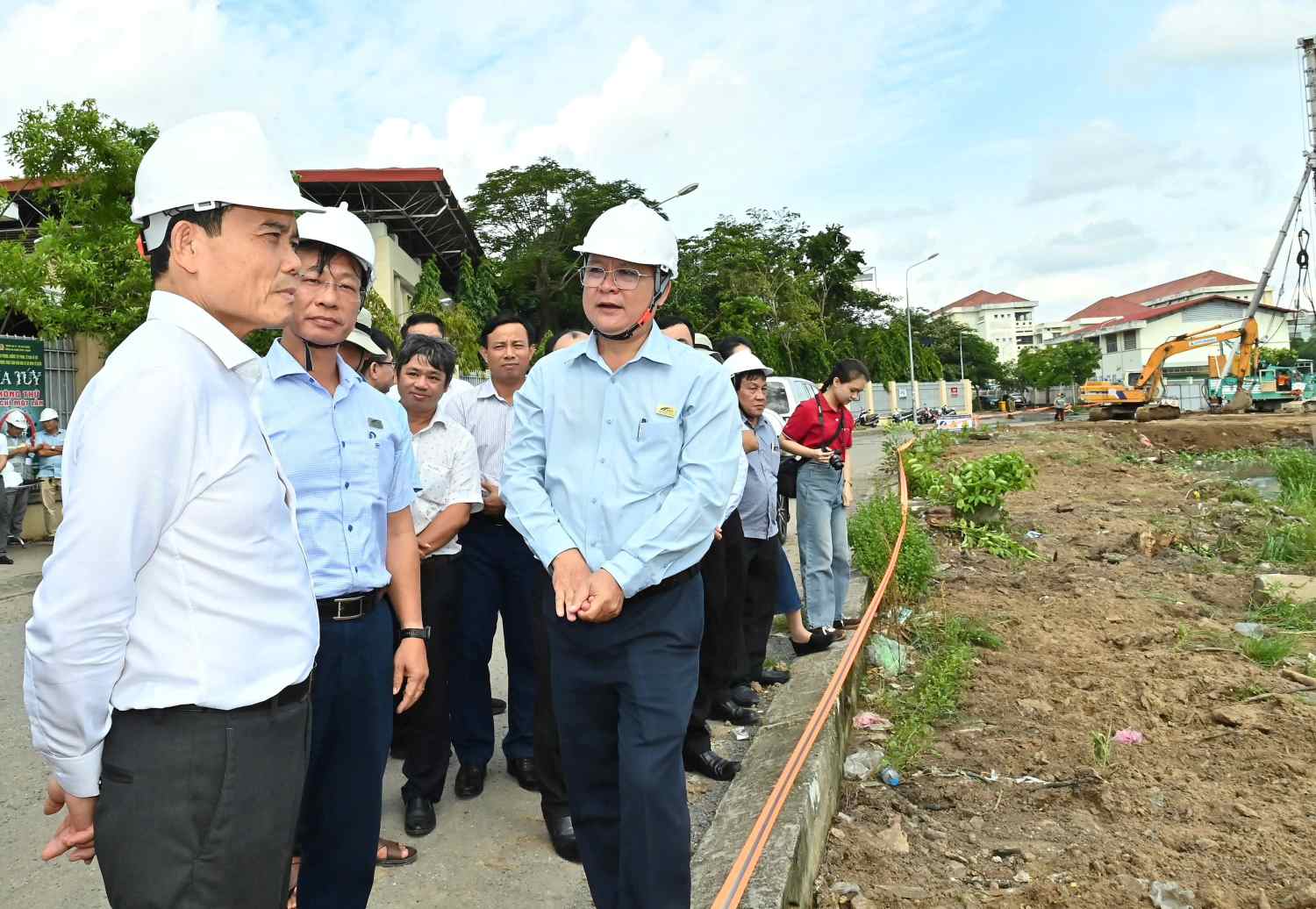 Bí thư Thành ủy TPHCM Trần Lưu Quang thị sát dự án cải tạo rạch Xuyên Tâm