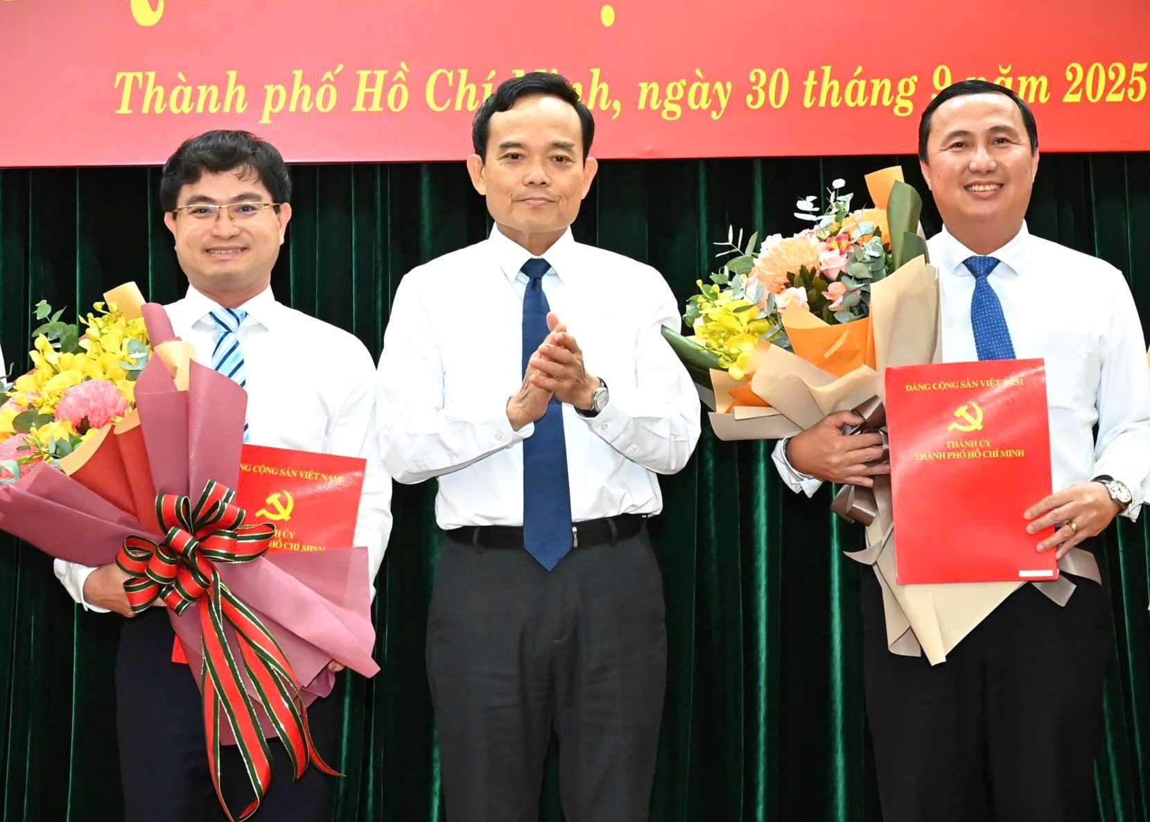 Bí thư Thành ủy TPHCM Trần Lưu Quang trao quyết định nhân sự chủ chốt