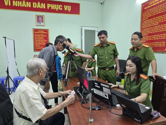 Công an TP HCM khuyến cáo liên quan tài khoản VNeID, người dân nên biết - Ảnh 1.