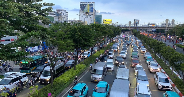 TP HCM: Sớm công khai lộ trình chuyển đổi phương tiện giao thông xanh