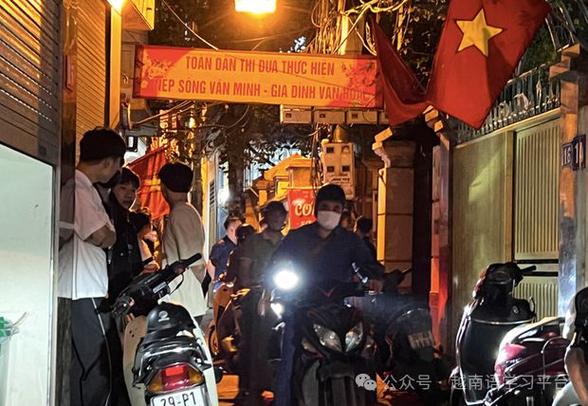 Học sinh Trường THPT Tây Thạnh tham gia giải đấu bóng chuyền do trường tổ chức