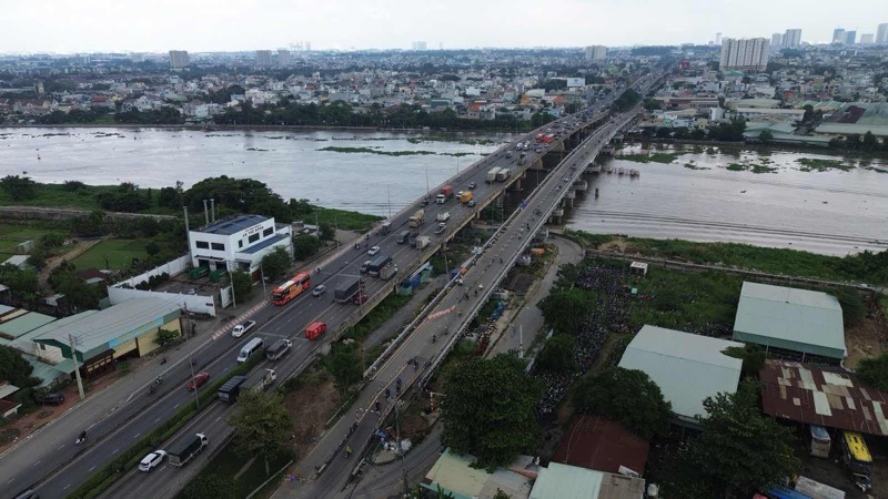 Dự án nâng tĩnh không cầu Bình Phước 1 góp phần đồng bộ hạ tầng Trang chủ Abc8 đường thủy TPHCM. Ảnh: Anh Tú