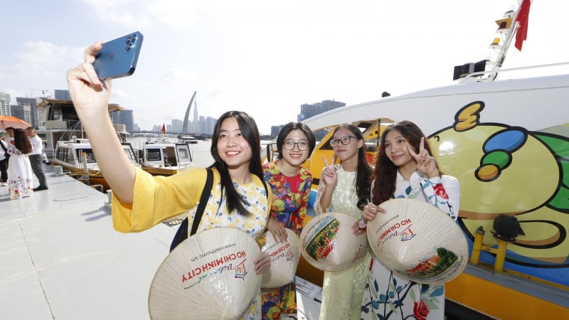 Lễ hội Sông nước TP.HCM: Khi Abc8com chuyên nghiệp 24/7, văn hóa, thương mại của đô thị sông nước cùng hội tụ và tỏa sáng