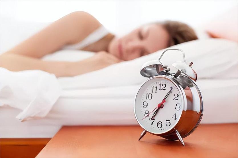 CSGT mạnh tay phạt tài xế dùng điện thoại khi lái xe - Ảnh 1.