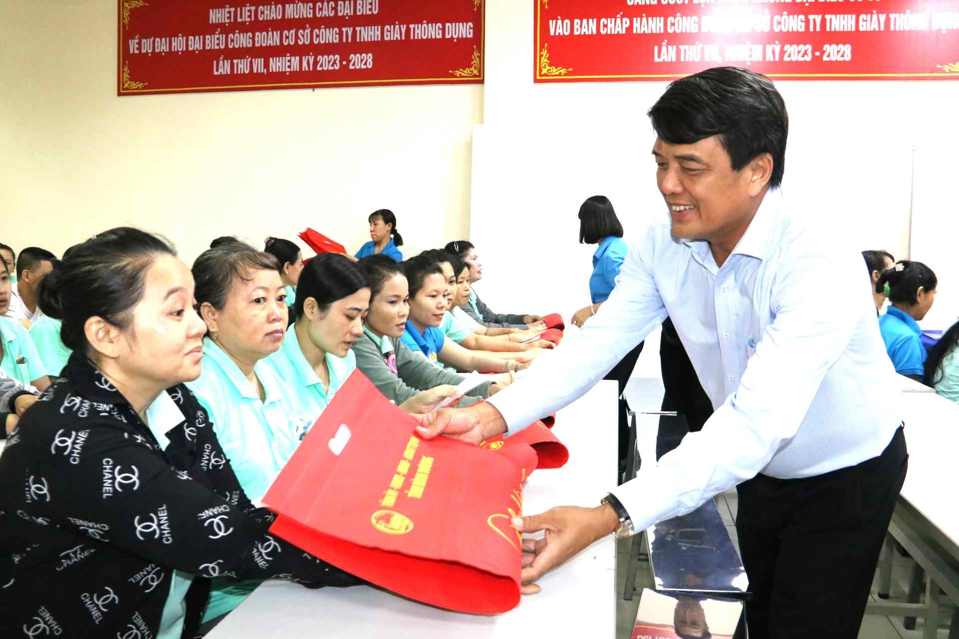 Công đoàn TPHCM sẽ chăm lo cho 350.000 lao động khó khăn dịp Tết 2026