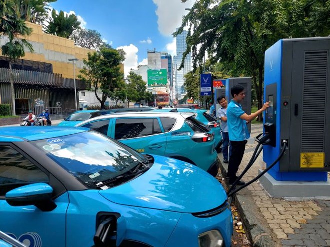 TPHCM sẽ lắp trụ sạc điện cho ôtô, tủ đổi pin xe máy điện tại 19 bến bãi
