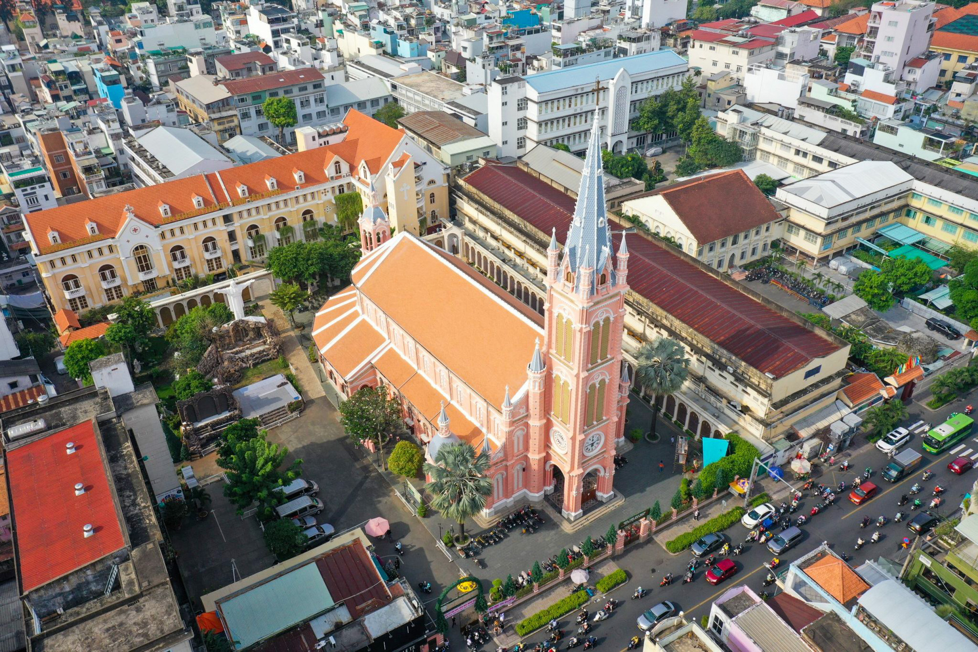 Tour Link Trang Chủ ABC8.COM Chính Thức 2025 tìm hiểu công trình cổ phường Xuân Hòa - Ảnh 1.