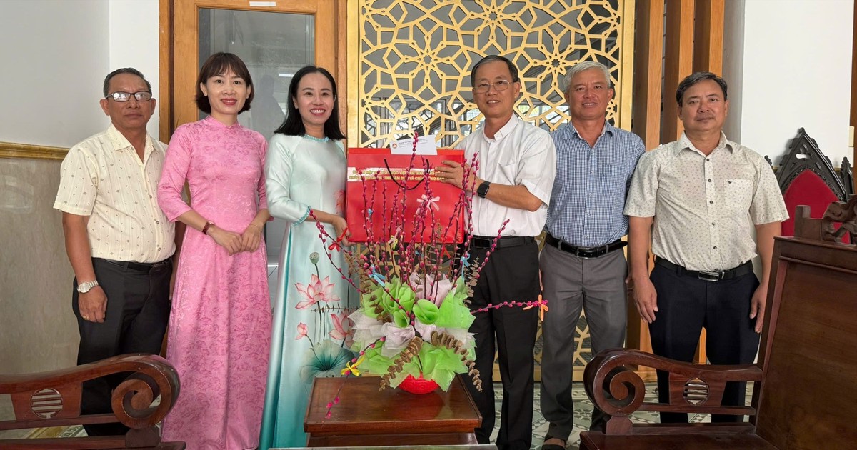 Lãnh đạo Ủy ban MTTQ Việt Nam TPHCM thăm, chúc mừng các chức sắc tôn giáo