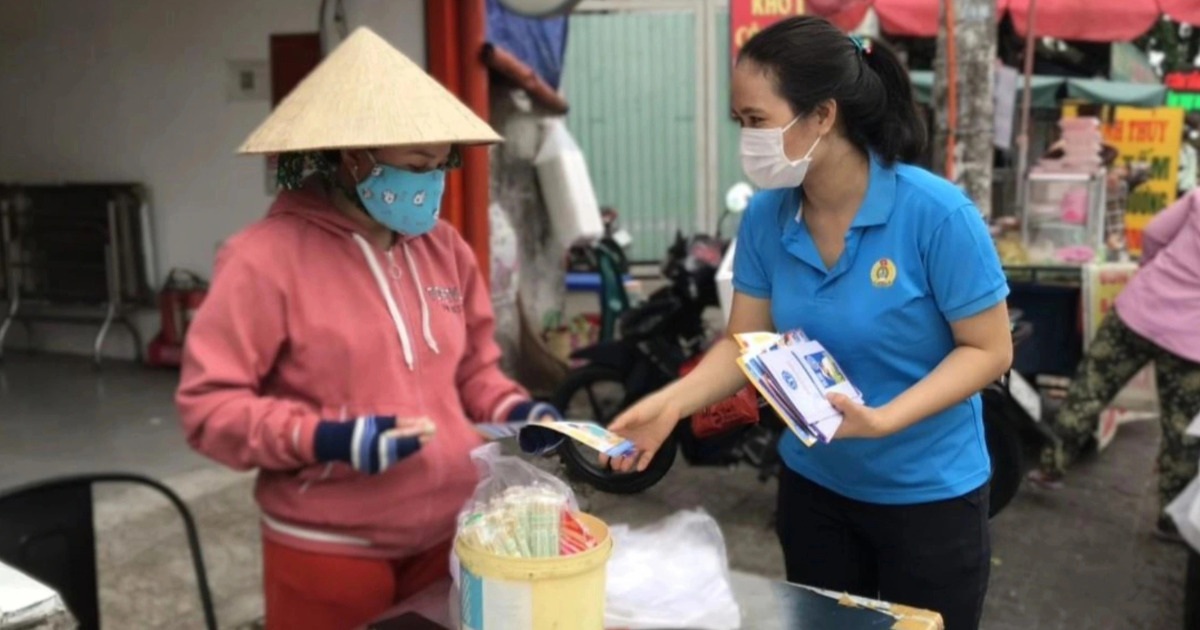TPHCM yêu cầu không thu thêm phí khi vận động tham gia BHYT, BHXH