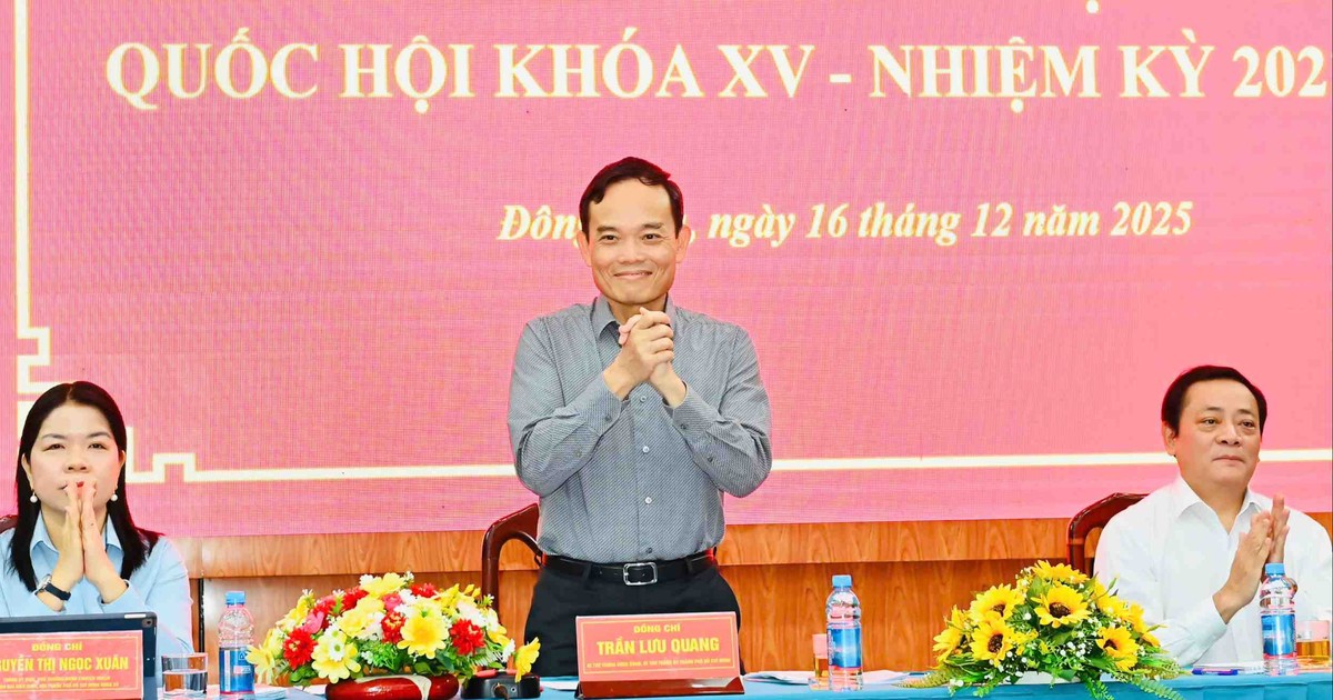 Bí thư Thành ủy TPHCM Trần Lưu Quang tiếp xúc cử tri phường Đông Hòa