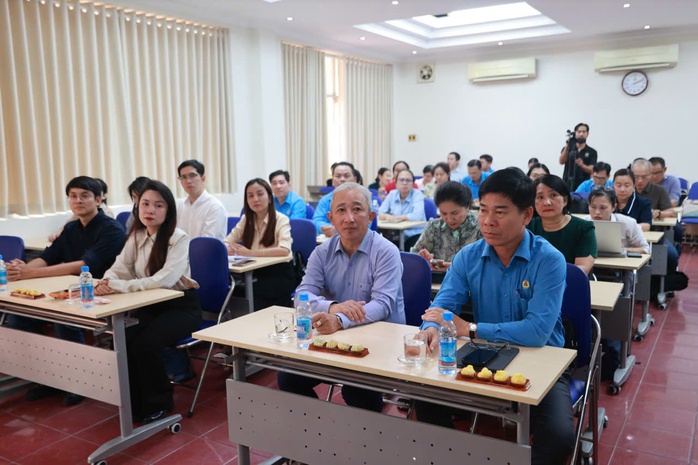 Khởi động chương trình 