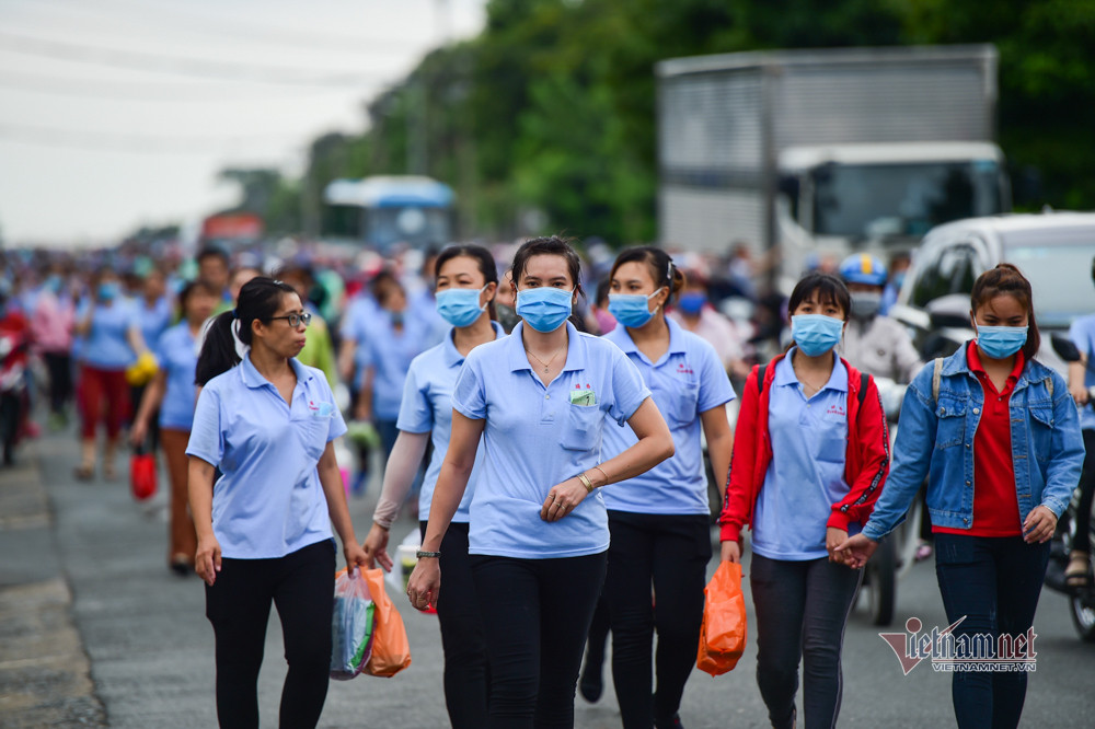TPHCM tặng 800 vé máy bay, 6.700 vé tàu, xe đưa công nhân về quê ăn Tết 2026