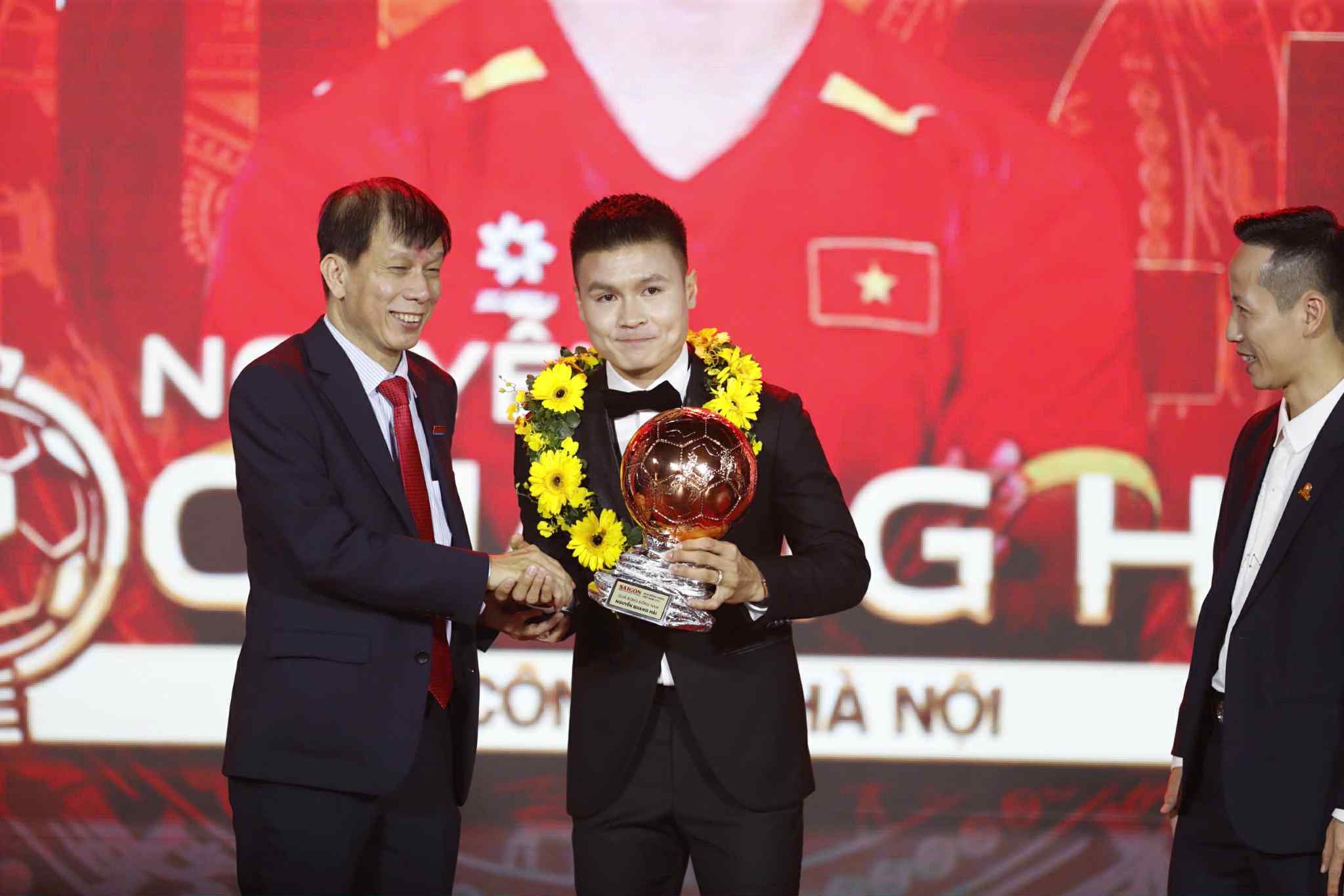 Hoàng Đức, Bích Thùy đoạt Quả bóng vàng Việt Nam 2025 - Ảnh 4.