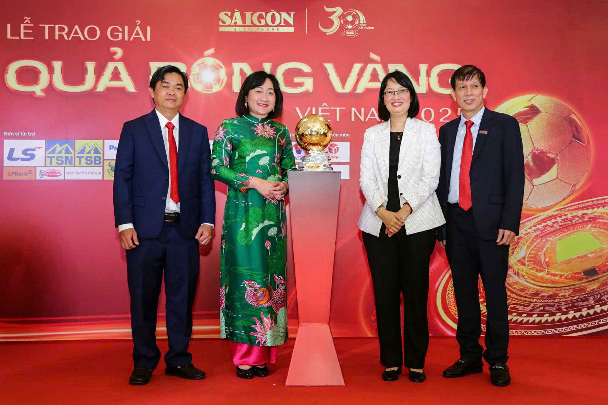 Hoàng Đức, Bích Thùy đoạt Quả bóng vàng Việt Nam 2025 - Ảnh 18.