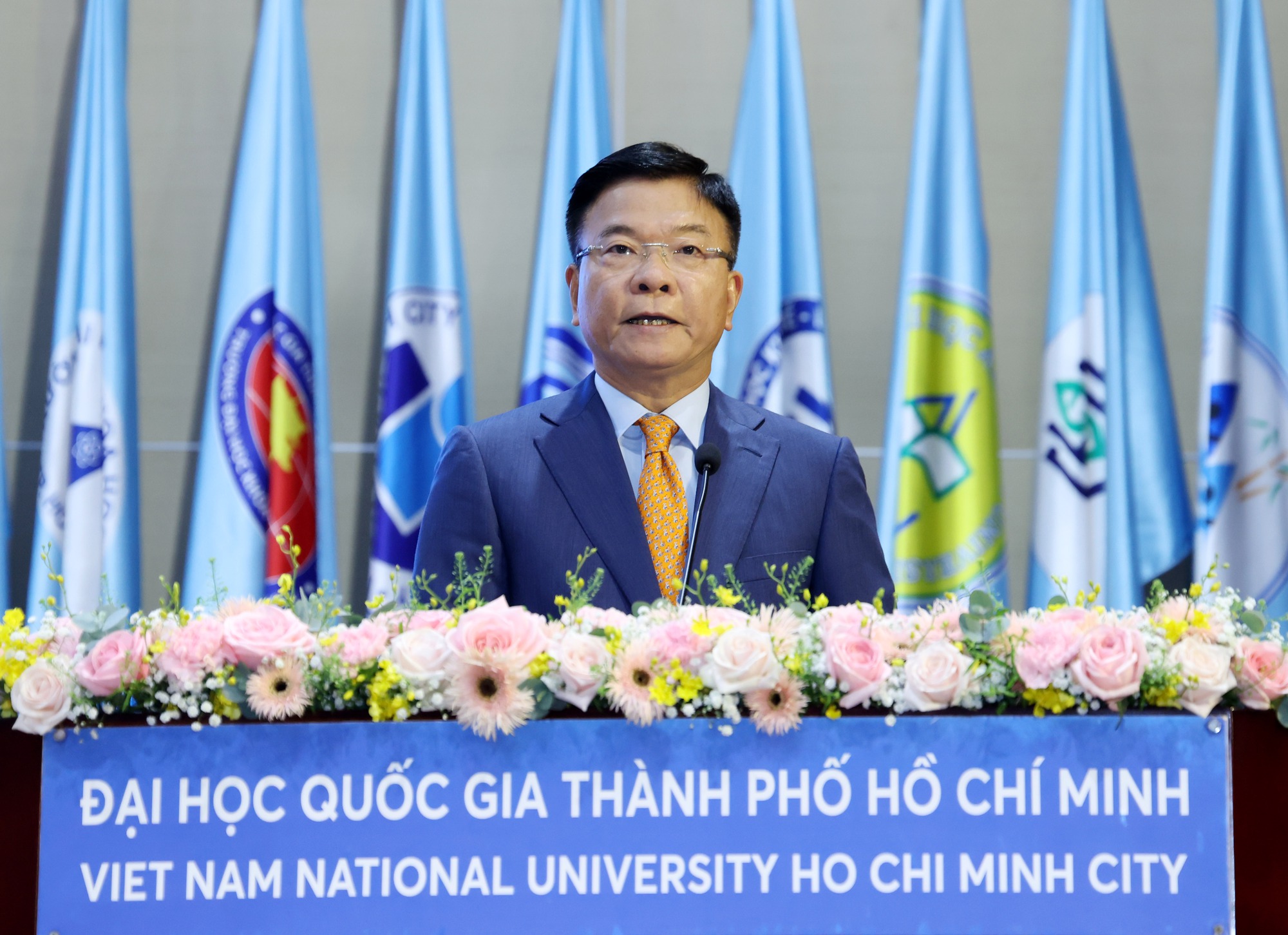 Phó Đăng Ký, Đăng Nhập ABC8 Bao Chặn Lê Thành Long trao quyết định bổ nhiệm Giám đốc Đại học Quốc gia TPHCM- Ảnh 3.