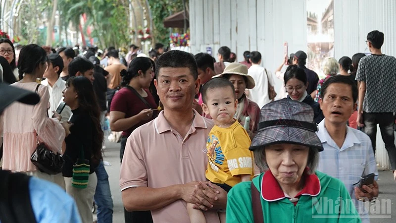 Du khách háo hức đến với “Tuần lễ Văn hóa quốc tế” tại Thảo Cầm Viên Sài Gòn